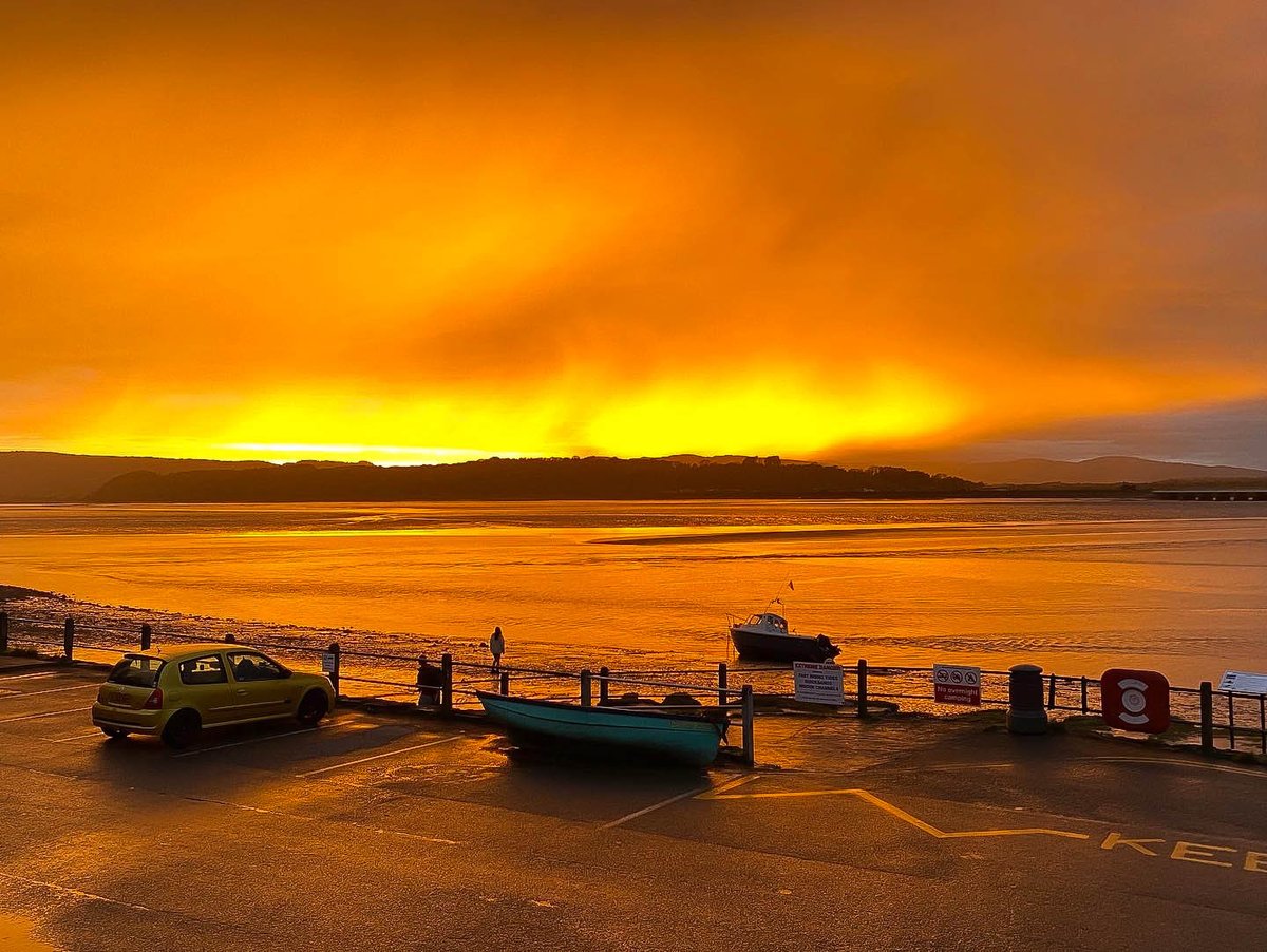 WireHairedDachs's tweet photo. We had a fabulous sunset after &amp; during the rain last night in #Arnside #cumbria #weather #sunset  #arnsideandsilverdaleaonb #arnsidebeach @bbcweather @bbcnorthwest @OwainWynEvans @ITVborder #notjustthelakes #amazing #justbeautiful @metofficeEng @metofficeUK #naturalphoto https://t.co/3uxGdDxVUe