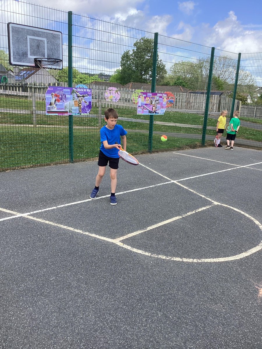 sandyacademy's tweet photo. Year 3 Ash Class have been extremely focused this term during our tennis lessons. We have learnt different skills from how we can win points, to refining the forearm technique. We then used the forearm technique to have small rallies. 🌟🎾 https://t.co/vSV8yxN9dC