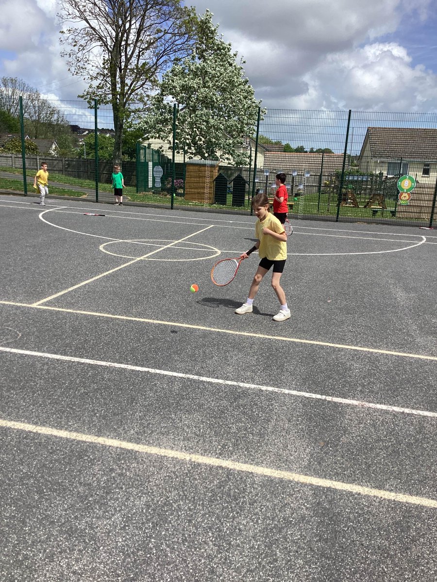 sandyacademy's tweet photo. Year 3 Ash Class have been extremely focused this term during our tennis lessons. We have learnt different skills from how we can win points, to refining the forearm technique. We then used the forearm technique to have small rallies. 🌟🎾 https://t.co/vSV8yxN9dC
