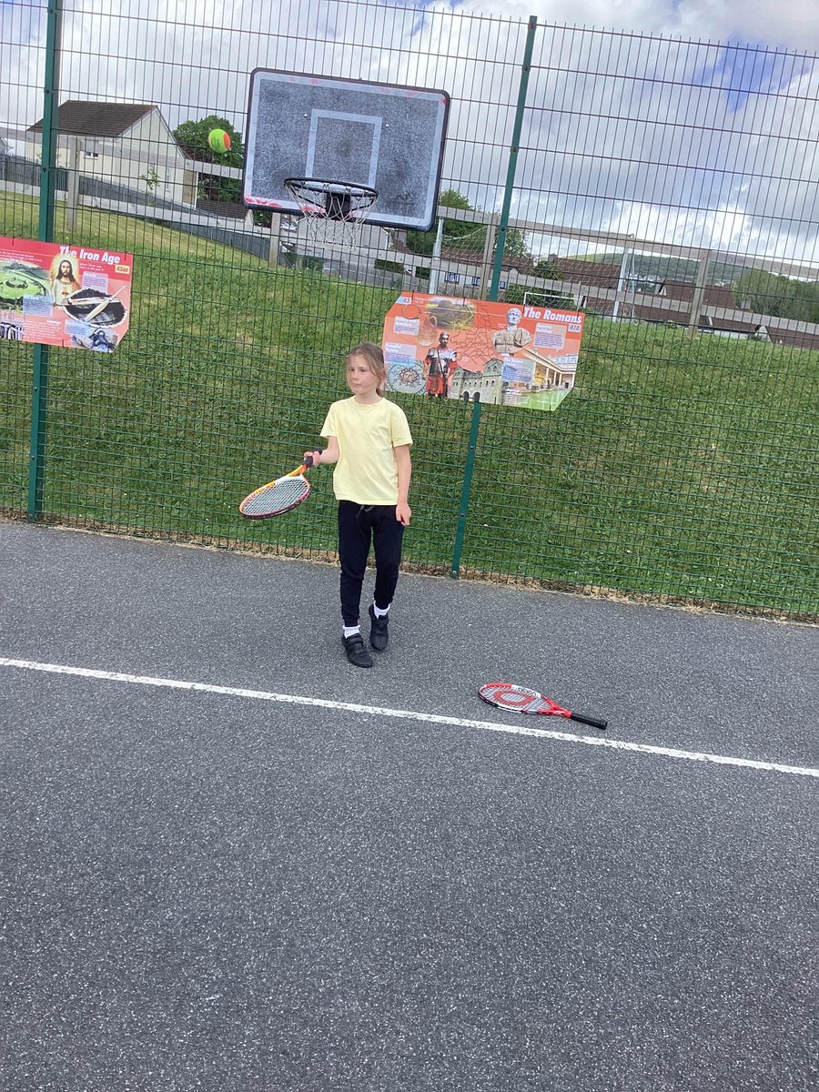 sandyacademy's tweet photo. Year 3 Ash Class have been extremely focused this term during our tennis lessons. We have learnt different skills from how we can win points, to refining the forearm technique. We then used the forearm technique to have small rallies. 🌟🎾 https://t.co/vSV8yxN9dC