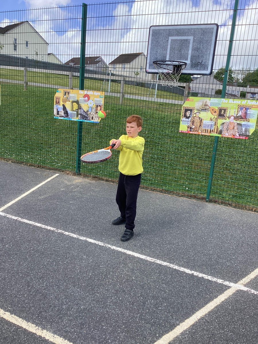 sandyacademy's tweet photo. Year 3 Ash Class have been extremely focused this term during our tennis lessons. We have learnt different skills from how we can win points, to refining the forearm technique. We then used the forearm technique to have small rallies. 🌟🎾 https://t.co/vSV8yxN9dC