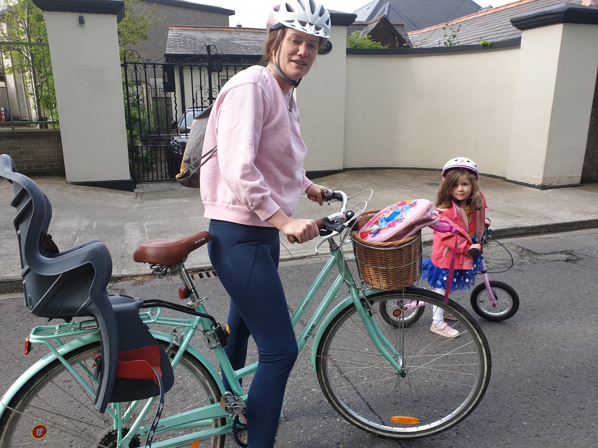 donna_cooney1's tweet photo. Lovely friendly stress free #BikeWeek2022 day on Seaflield rd west this morning outside Belgrove schools. Happy parents & lots of #kidsonbikes #CycleTogether #cyclinglife #BikeToSchool @DubCityCouncil @loveclontarf_ie #DogsofTwittter on bikes too!!Good to see DCC cycling officer. https://t.co/Cx9WbhXw8t