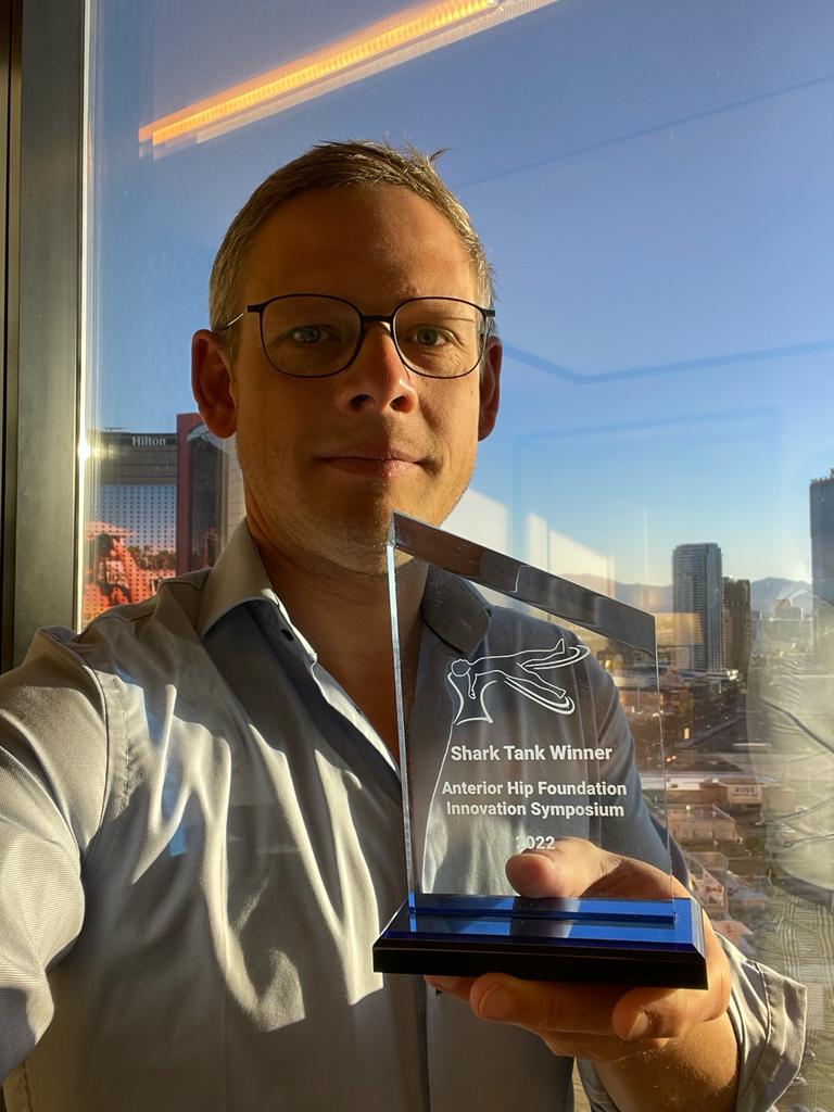 MedEnvision's tweet image. Congratulations to the Anterior Hip Foundation (AHF) for hosting an excellent educational event in Las Vegas last week!
Very happy with the Shark Tank victory of Kristoff Corten
and the EsySolution!
#AHF2022 #OREFFiciency #MedEnvision #Gripper #EsySuit #EsySolution #event