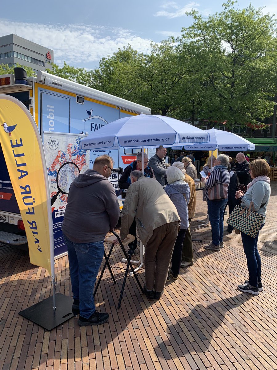 Unsere ℹ️ #InfoTour der ⁦<a href="/FHH_FB/">FinanzbehördeHamburg</a>⁩ zur neuen #Grundsteuer gastiert heute in #Harburg auf dem #Wochenmarkt #Sand noch bis 12h - kommen Sie vorbei &amp; informieren Sie sich aus erster Hand 👍😉 Morgen stehen wir am #Tibarg in #Niendorf.