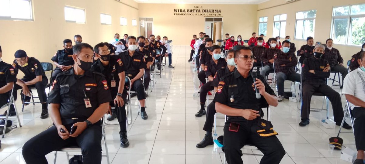 senkompusat's tweet photo. Polres Cianjur Sosialisasikan aplikasi Binmas Online System (BOS V2) Dalam Mengantisipasi Potensi Gangguan Kamtibmas

Selengkapnya lihat di  
https://t.co/3FJ3h55eFp

@DivHumas_Polri
@Baharkam_Polri
@ppkbpppolri
@fkppi_id
@polisi_sahabat
@Pokdar_Nasional
@HadiKatno
@AgusHannie https://t.co/Jrl2nru0tS