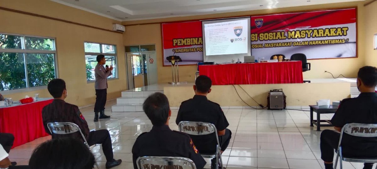 senkompusat's tweet photo. Polres Cianjur Sosialisasikan aplikasi Binmas Online System (BOS V2) Dalam Mengantisipasi Potensi Gangguan Kamtibmas

Selengkapnya lihat di  
https://t.co/3FJ3h55eFp

@DivHumas_Polri
@Baharkam_Polri
@ppkbpppolri
@fkppi_id
@polisi_sahabat
@Pokdar_Nasional
@HadiKatno
@AgusHannie https://t.co/Jrl2nru0tS