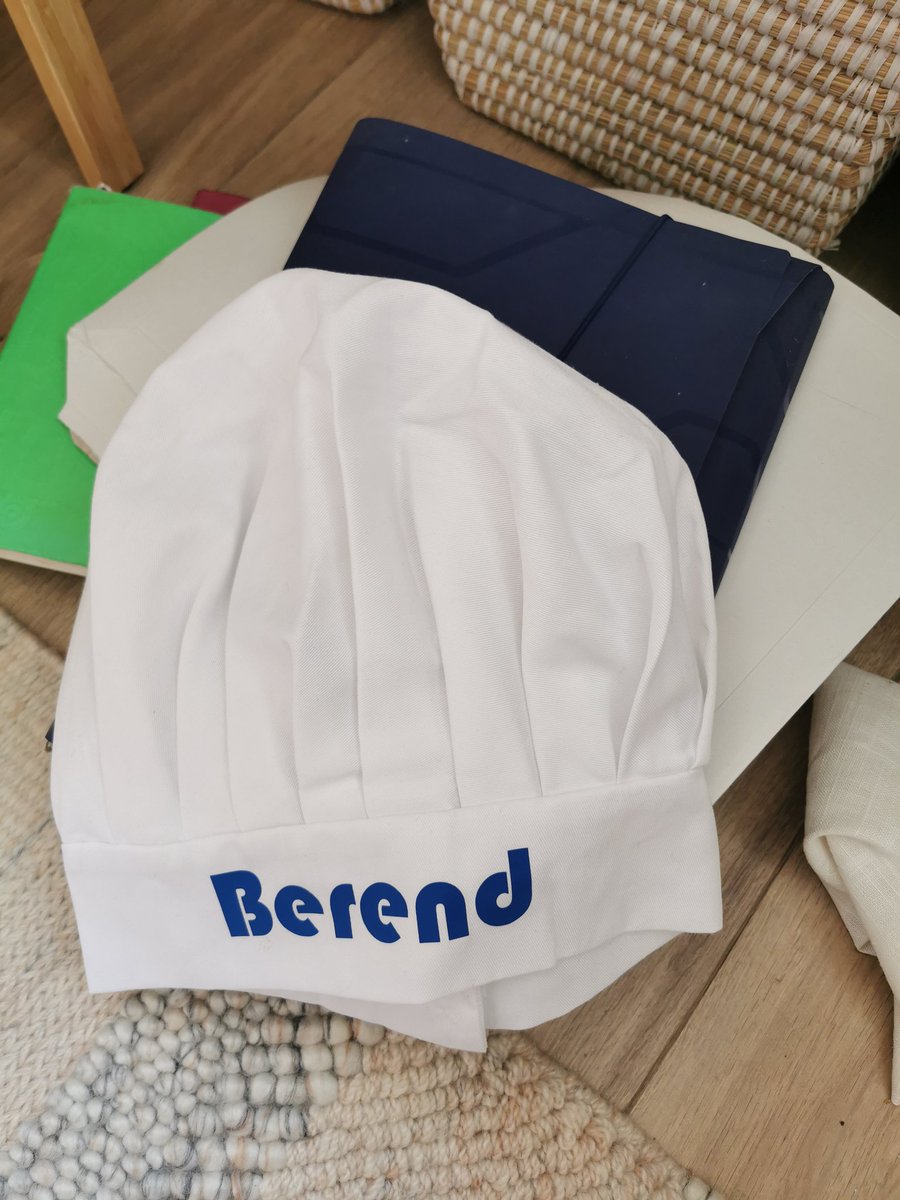 NynkeSirene's tweet photo. Troostend dat hij overal om me heen opduikt. 
(Ik keek in een mand met oud studiemateriaal.)
#misdyjonkje #altyd #oeral https://t.co/a3zlPKz8K3