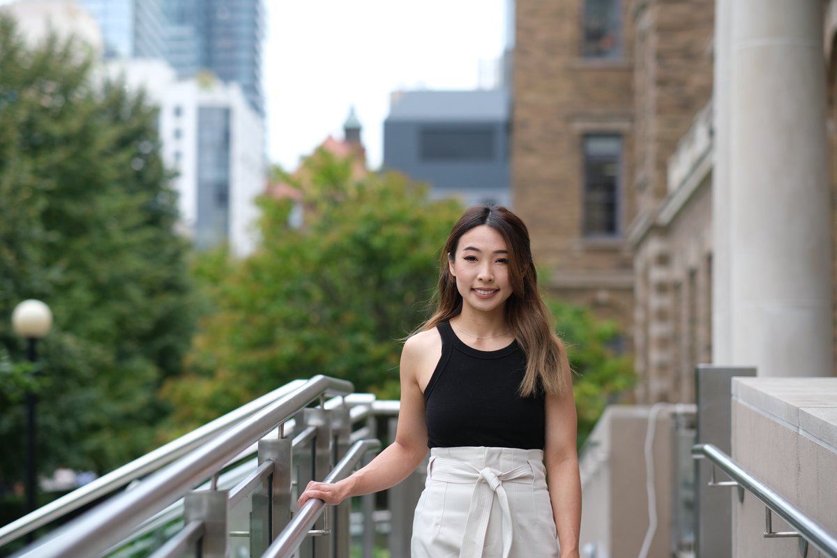 As a PhD candidate in Dr. Simmons' lab, Lily Takeuchi is researching the blood-brain barrier and its role in Alzheimer's while leading entrepreneurship development. Read more: buff.ly/3FmvEkq #facesofbme