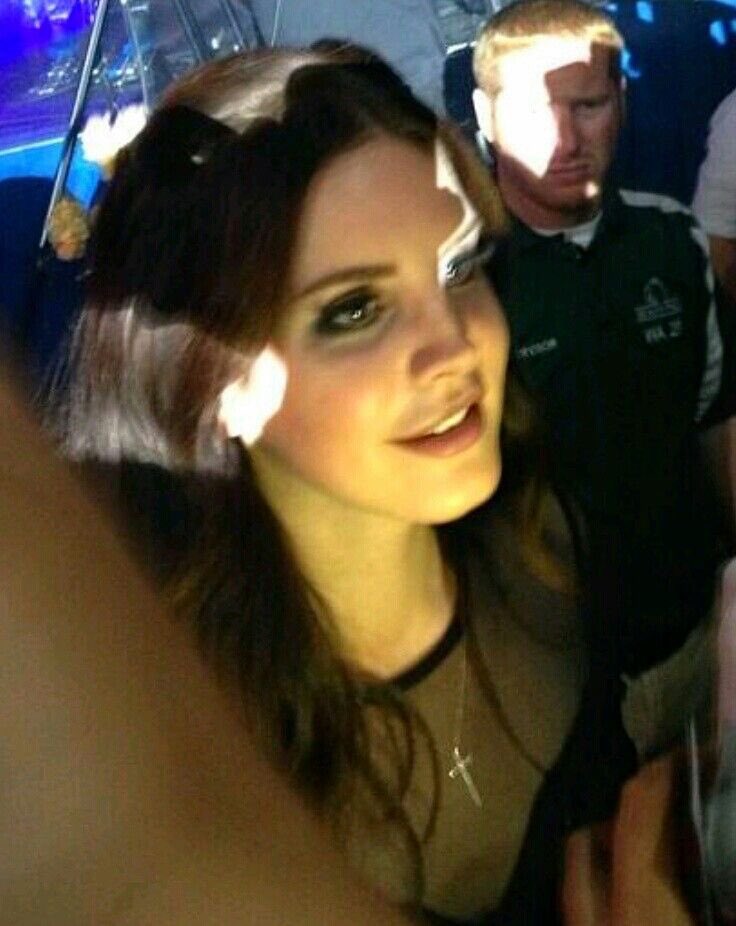 gabrimoonn's tweet image. lana del rey.