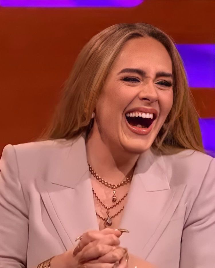 castadele's tweet photo. her smile is so perfect 🥹🫶🏻💘
#Adele https://t.co/sXQiK0nucm
