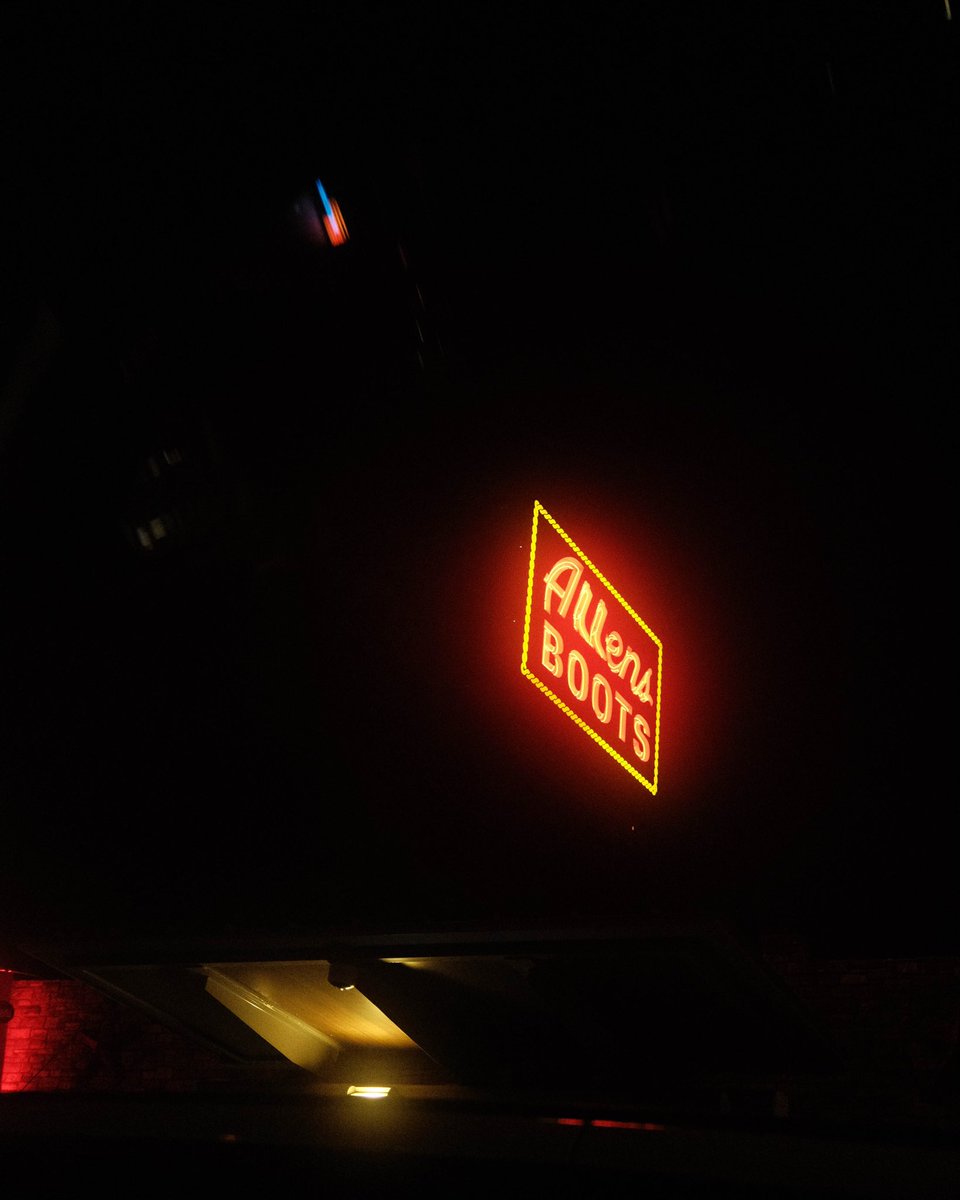 lukepg's tweet photo. Austin was full of beautiful neon signs. Glad I managed to get a few frames of some I liked. #fujifilm #travelphotography #fujifilm_xseries #NightPhotography https://t.co/ZLR2pdkUUZ