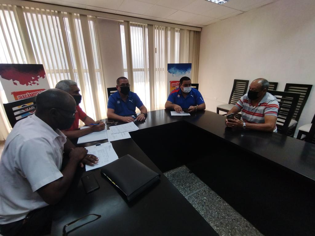GuilleRebelde's tweet photo. Ahora en la #ESFAAR Cerro Pelado, el Vicepresidente del @InderCuba, @venega_omar,chequea el proceso de inversiones. Entre las priorizadas se encuentran la Escuela de Boxeo Holvein Quesada,la Escuela Nacional de Voleibol,el gimnasio de Lucha y el Hotelito del centro.#RadioRebelde https://t.co/xuCh3BI2EX