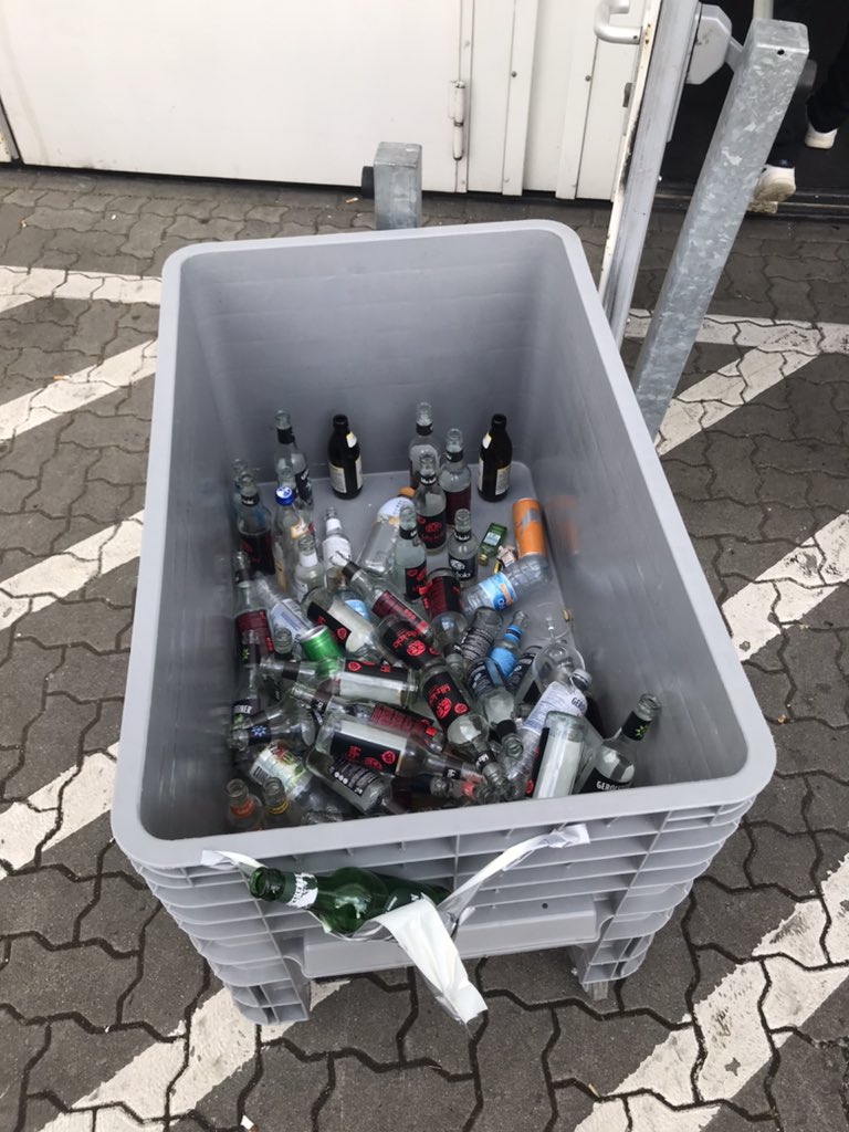 JoRataj's tweet photo. @OMRockstars people don’t get that there is a deposit on everything. Thanks for the signs today anyway. Isn’t that extra money something for @VivaconAgua?!
 #omr22 https://t.co/Zqt26BIhsH
