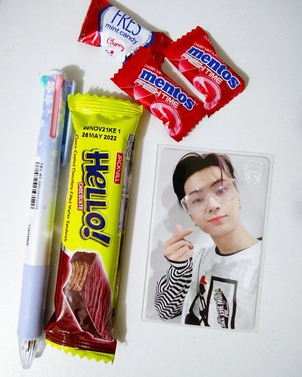 jjam_cart's tweet photo. . . ⇢#jjam_mails ˎˊ˗ ꒰ 📎 ꒱
           
　.｡.:*☆ hi @12O8cart, jay goggles arrived earlier!! thank you so muchh for trading with me ^^ he came home safely 😙💗 thank you also to @hjycart for granting my request and, super thank u sam ❤ #from12O8 #fromhjycart https://t.co/my68Ge9Zg0
