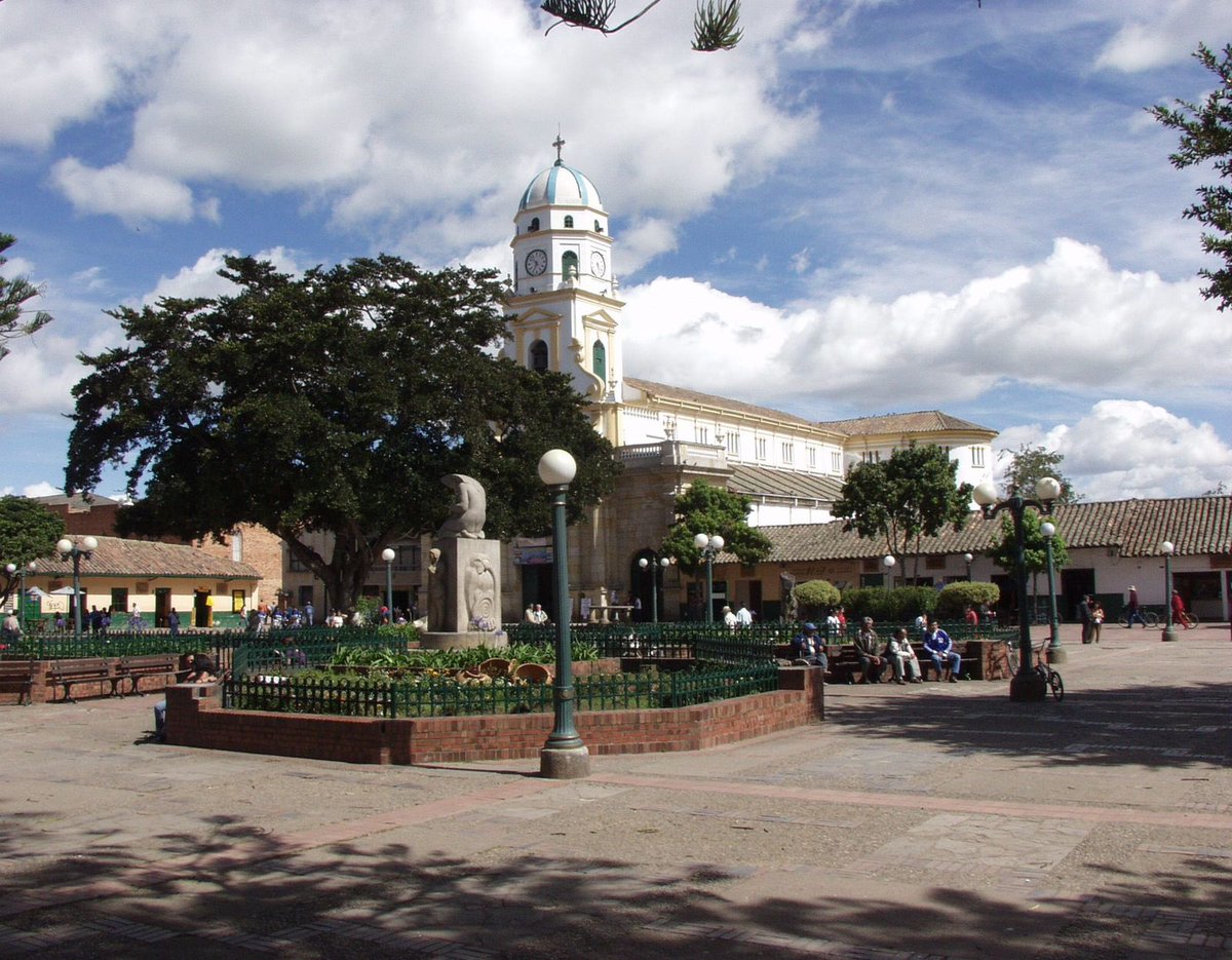 LuisCa_Alcalde's tweet photo. #ColombiaSabeA sabana y campo🌲 nuestra Sabana Centro, donde #Chía destaca por sus atractivos como la iglesia de la Valvanera, el puente El Común, nuestra gastronomía, nuestros centros comerciales y nuestro excelente ambiente. ¡Ven y conoce #Chía, te vas a enamorar! @AlcaldiaChia https://t.co/GwW7zOYDWQ