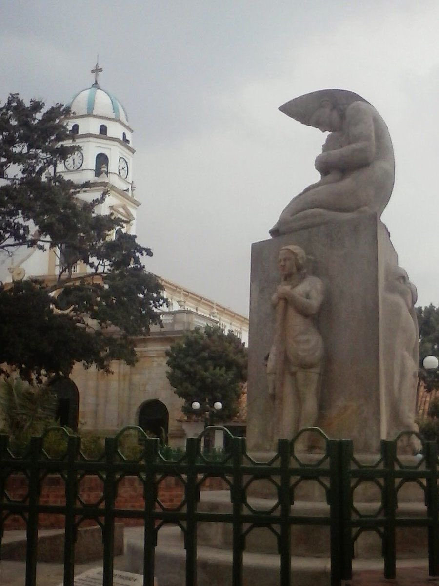 LuisCa_Alcalde's tweet photo. #ColombiaSabeA sabana y campo🌲 nuestra Sabana Centro, donde #Chía destaca por sus atractivos como la iglesia de la Valvanera, el puente El Común, nuestra gastronomía, nuestros centros comerciales y nuestro excelente ambiente. ¡Ven y conoce #Chía, te vas a enamorar! @AlcaldiaChia https://t.co/GwW7zOYDWQ