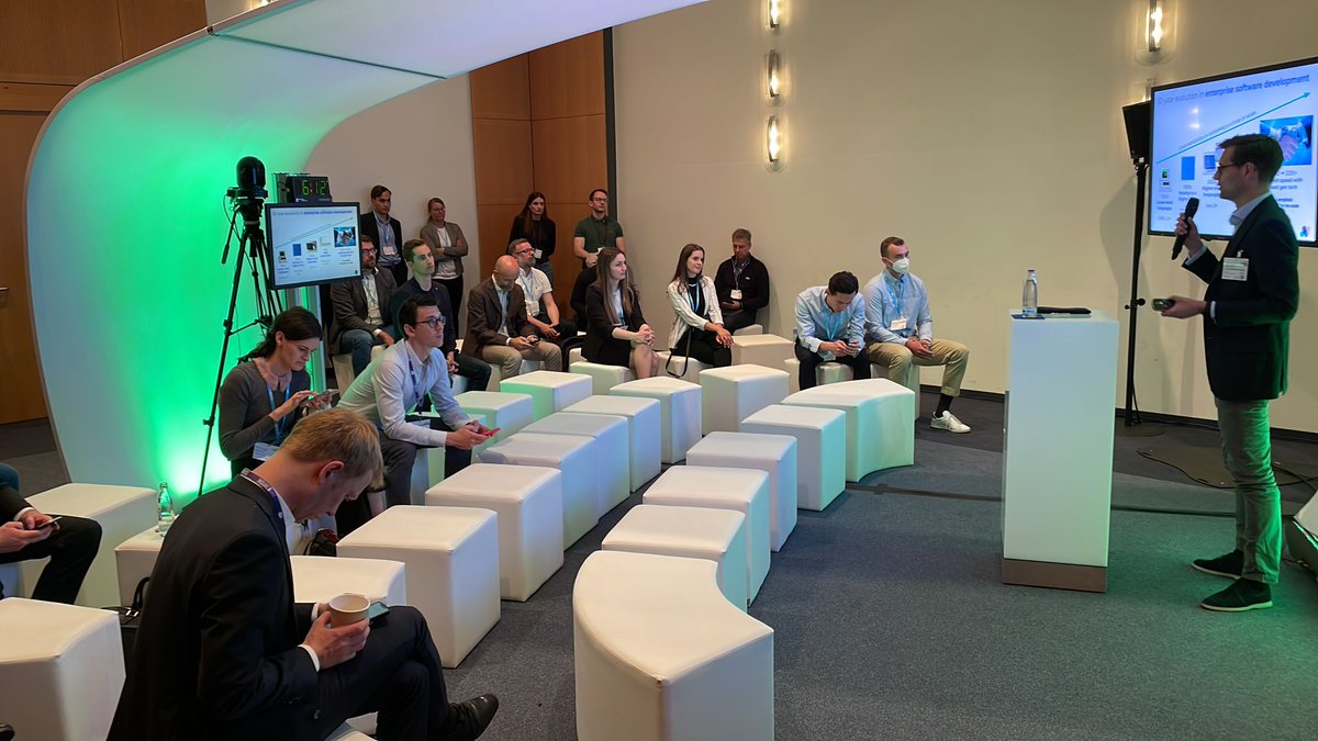 web_my_day's tweet photo. Ab heute #insureNXT in Köln! Morgen moderiere ich für euch die Demo Area mit den heißesten StartUps der Versicherungsbranche. Sehen wir uns dort? @insurenxt https://t.co/04ifxGtnZv