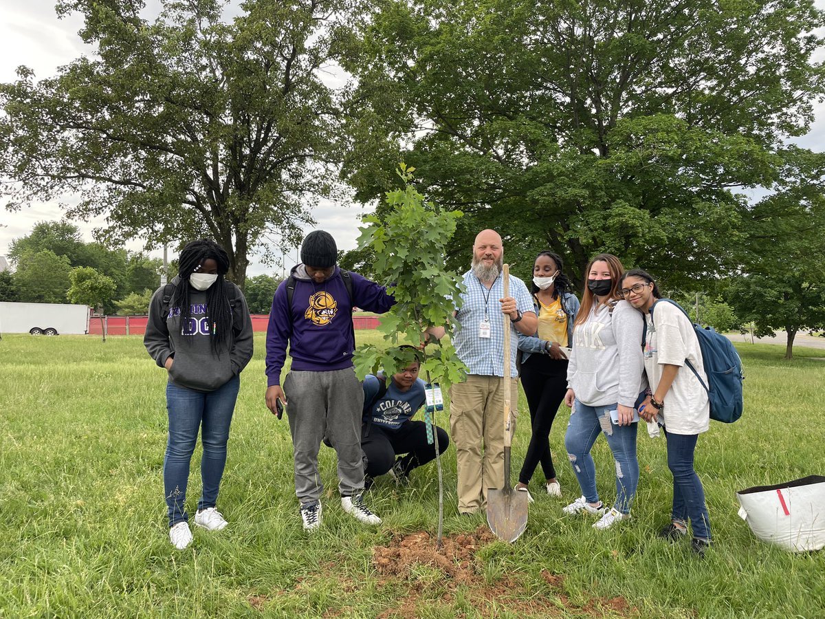 BallardLibrary (@bruinslibrary) on Twitter photo Growing Leaders, Growing READers at Ballard High School. Mr. Davis and his ESL classes planted a tree donated by LMS and Trees Louisville. #JCPSLibraries <a href="/JCPSLMSDrLynn/">JCPSLMSDr.Lynn</a> <a href="/BHSBRUINS/">Ballard High School</a> <a href="/BruinsLibrary/">BallardLibrary</a> @JCPSAsstSuptTL Growing Leaders, Growing READers at Ballard High School. Mr. Davis and his ESL classes planted a tree donated by LMS and Trees Louisville. #JCPSLibraries <a href="/JCPSLMSDrLynn/">JCPSLMSDr.Lynn</a> <a href="/BHSBRUINS/">Ballard High School</a> <a href="/BruinsLibrary/">BallardLibrary</a> @JCPSAsstSuptTL
