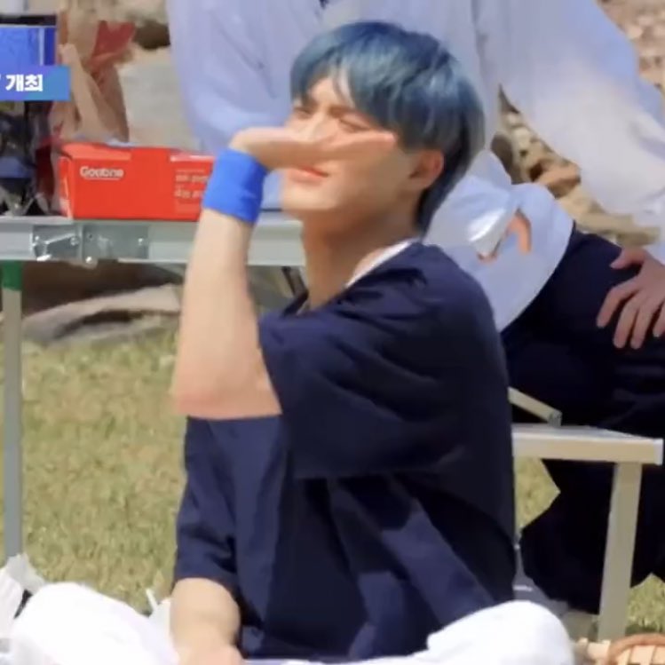 เนี่ย โน่โคตรน่ารักเลยตาหยีจะปิดเพราะแดดมันเข้าตาแต่น่ารักมากใจพ้มมอ่ะ 🥹🥹