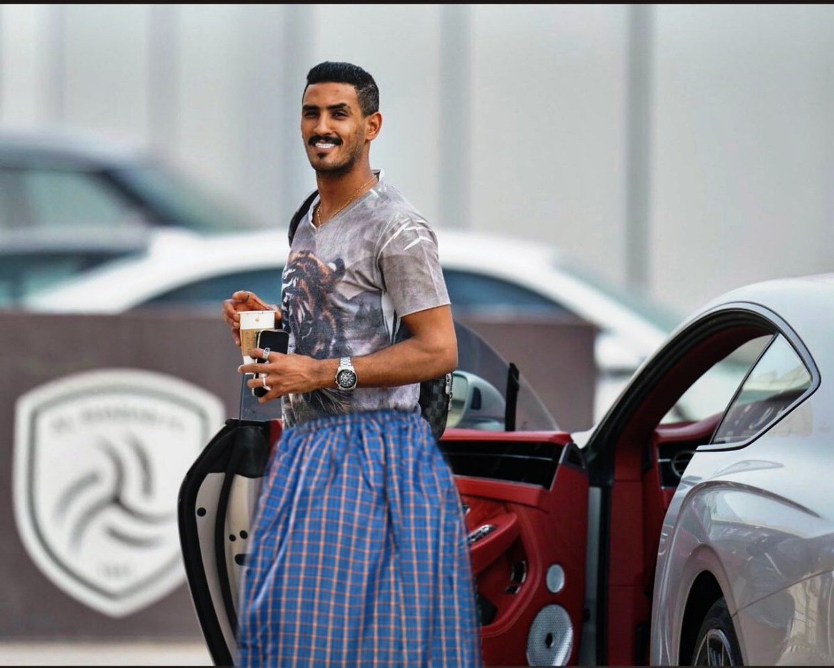 يرحم والديكم <a href="/AlShababSaudiFC/">نادي الشباب السعودي</a>
ستروا الآدمي هذا وخلوه يرجع السلسال مكانه ويسترجل..
#تبرع_بسروال_من_اجل_فواز