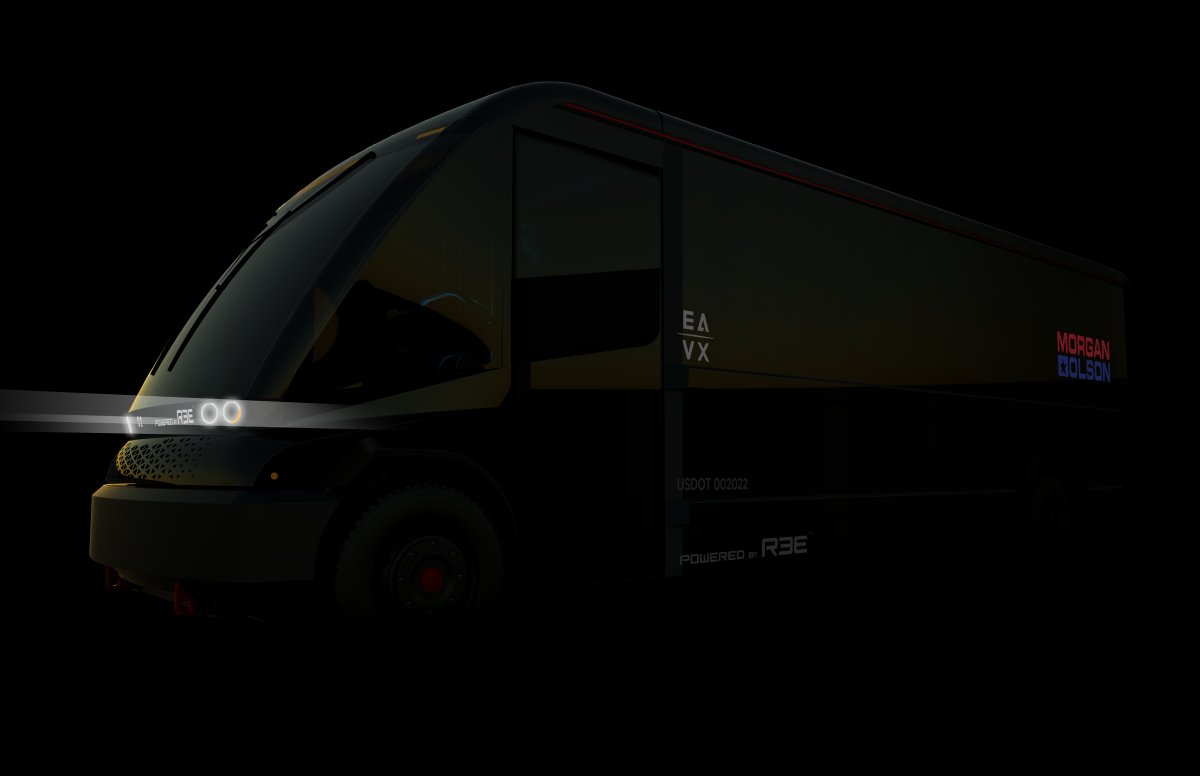 OEMOffHighway's tweet photo. "The Class 5 vehicle debuts the #EAVX body design powered by @ReeAutoOfficial’s modular P7 platform. It is the first fully drive-by-wire walk-in van on the market." https://t.co/KTBwv7jqgR | @LoriDitoro https://t.co/Kqik1tJxNf