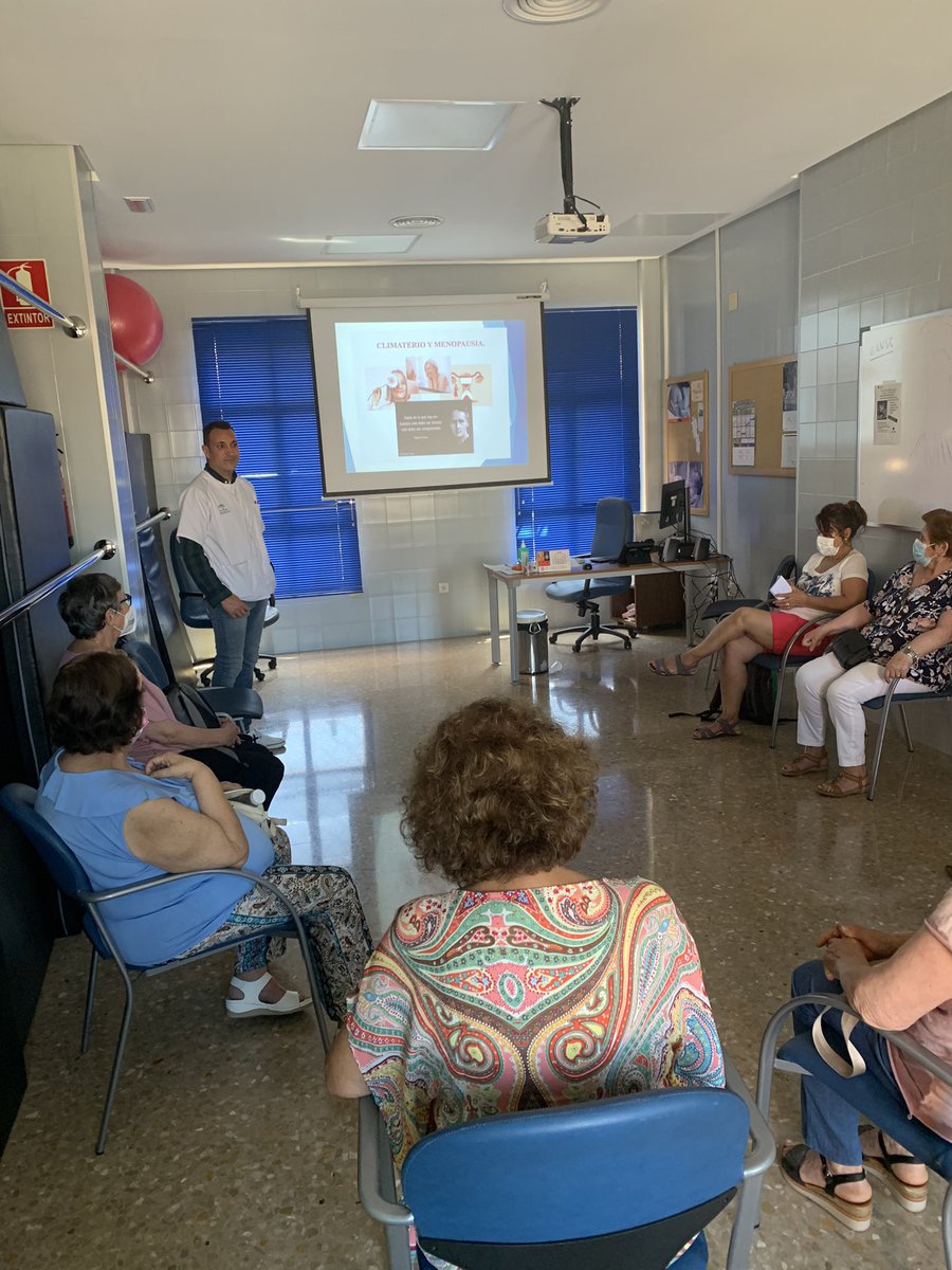 mhorcajo0808's tweet photo. Taller de Menopausia  y climaterio en  @CSPuertoTorre impartido por nuestro Matron Antonio @adamanas #PromocionSalud.👏👏😊 https://t.co/Cgwoce9QLK