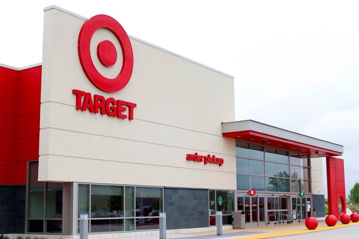 DollarBillPage's tweet photo. The scary arm of inflation has found its way to the financials of consistently top performing Target.

Target reported a wide first quarter earnings miss on Wednesday as cost increases in areas such as freight and inventory surged, not unlike what rival Walmart shared on Tuesday https://t.co/ZKri3YNqey