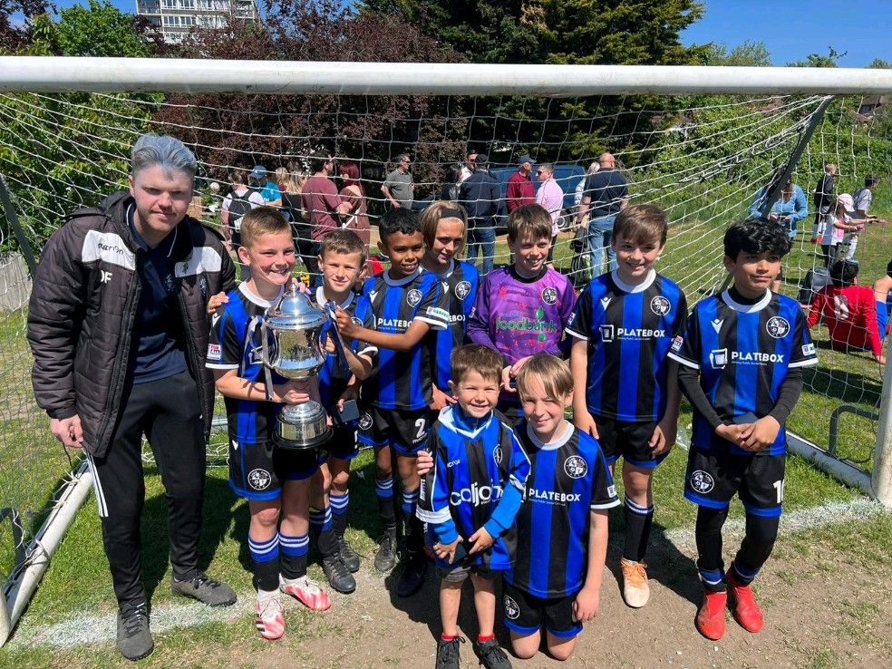 A massive congratulations to our grassroots team, Long lane JFC u10 lions, who won the SE London Kent Youth league cup !

At Platebox, we are intent on ensuring children across the country receive the food supplies and meals to aid their growth.

#grassrootsfootball #platebox