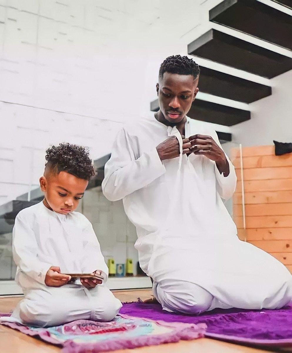 ScreenMix's tweet image. حملة واسعه على مستوى العالم لمساندة اللاعب ادريسا غاي بعد الموقف المشرف الذي قام به حيث من المفترض أن يُعرض على لجنه ويتلقى العقوبات
#WeareallIdrissa