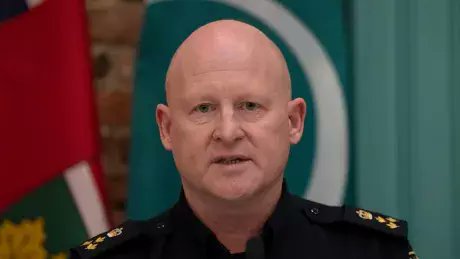 CBCOttawa's tweet photo. Ottawa's interim police chief didn't ask for Emergencies Act during Freedom Convoy https://t.co/ut1qK1stUO #ottnews #ottawa https://t.co/NH0ryA5pbg