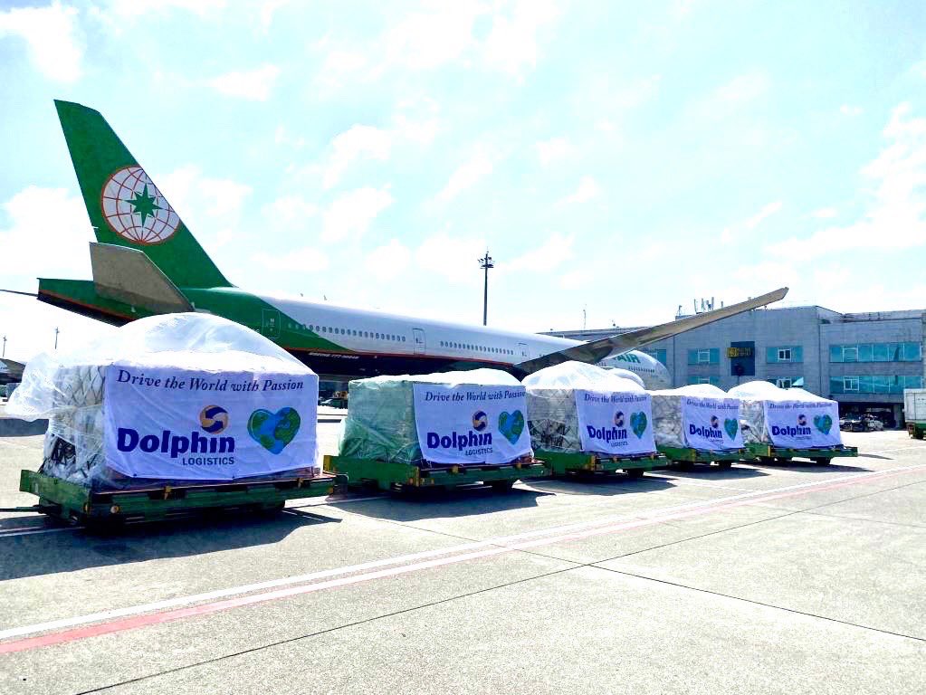 dolphingp2021's tweet photo. Dolphin Taipei is very honored to contribute ourself to fight  against COVID-19 by shipping rapid test from Korea. There are 6 trips of EVA air. Dolphin logistics will keep our professional services  to fight against the pandemic. https://t.co/jgmmn5Uc6V