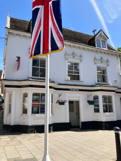 HamptonsWindsor's tweet photo. Just admiring our quirky old building in the Windsor sunshine! #hamptons #property #forsale #forlet #windsor https://t.co/fnAUEqlR3Y