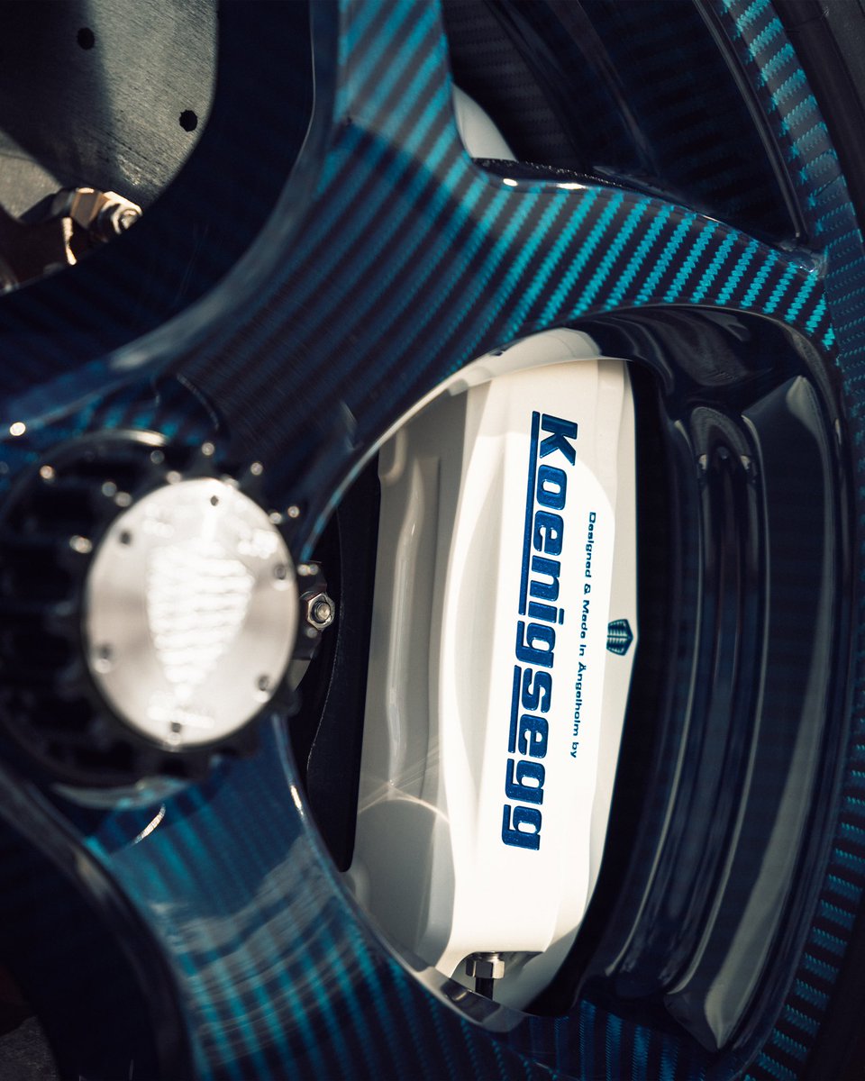 We will miss producing the Regera. Such a dream project with amazing outcome thats reached fruition. This is one of many amazing creative custom specs that the Regera program consist of. All Regeras are one of a kind and easily recognizable - one by one. 

#Koenigsegg #Regera