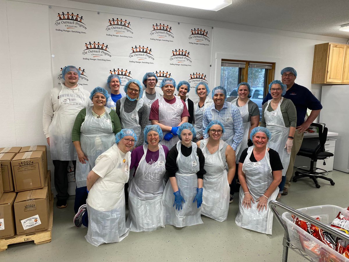 clcmnedu's tweet photo. Our team helped pack 7,992 meals with The Outreach Program last night.
#clccares #givingback #community #hungry #meals #brainerdmn #staplesmn #college #collegelife https://t.co/J2lmzldPiE