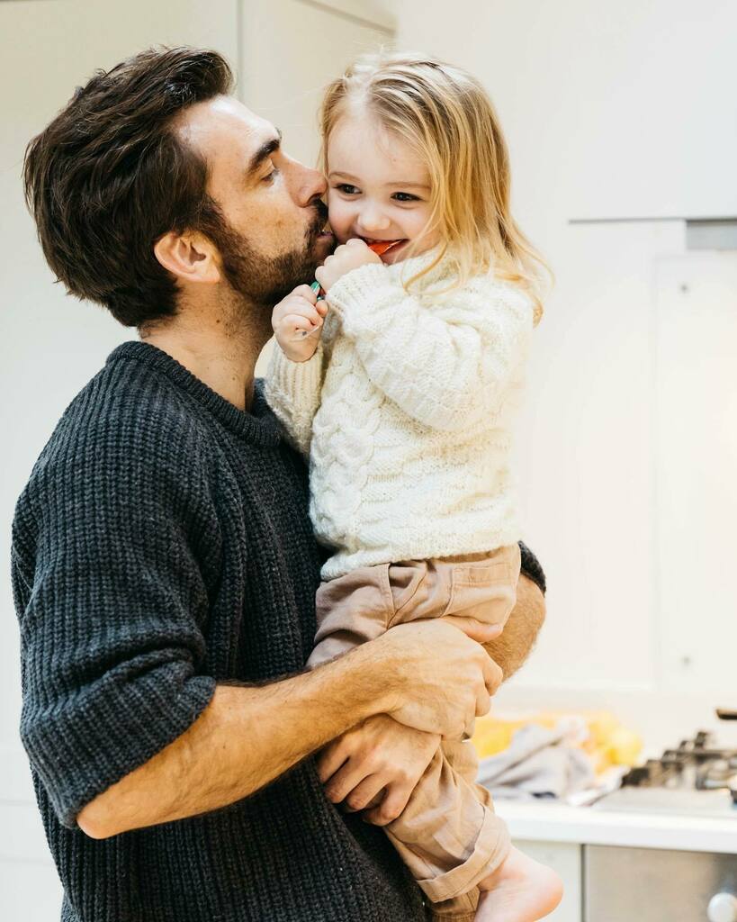 AlinaKaras's tweet photo. Photos of you holding your little ones in your arms... because you will blink and they will be so big you won't be able to lift them anymore (case in point: I can no longer lift my 8 year old 😭). https://t.co/hCOPtx82rZ https://t.co/G4KoK1kVF2