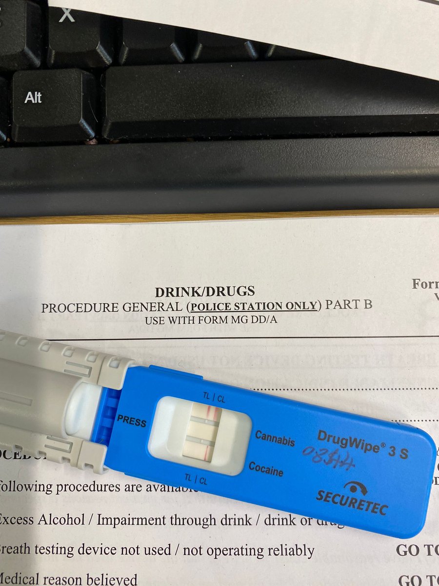 tvprp's tweet photo. Driver stopped this morning on A4260 Sturdys Castle. Positive drug wipe for cannabis. Taken to custody where blood specimen was obtained. #P5739 #P177 #OxonCShift #Itsnotworththerisk https://t.co/mrMbVyyrhQ