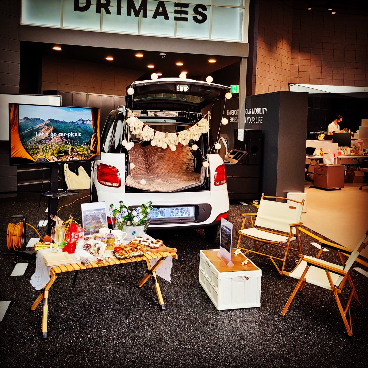 yannheo's tweet photo. #DRIMAES took a new concept photo of #MAIV for fully renewable energy and eco-friendly car picnic. It could be worked with #Gridwiz charger station βDotoriβ and @MetadiumK blockchain based identified DID wallets with driver license and KYCed digital identity for car rental. https://t.co/fZrKBDjzmC
