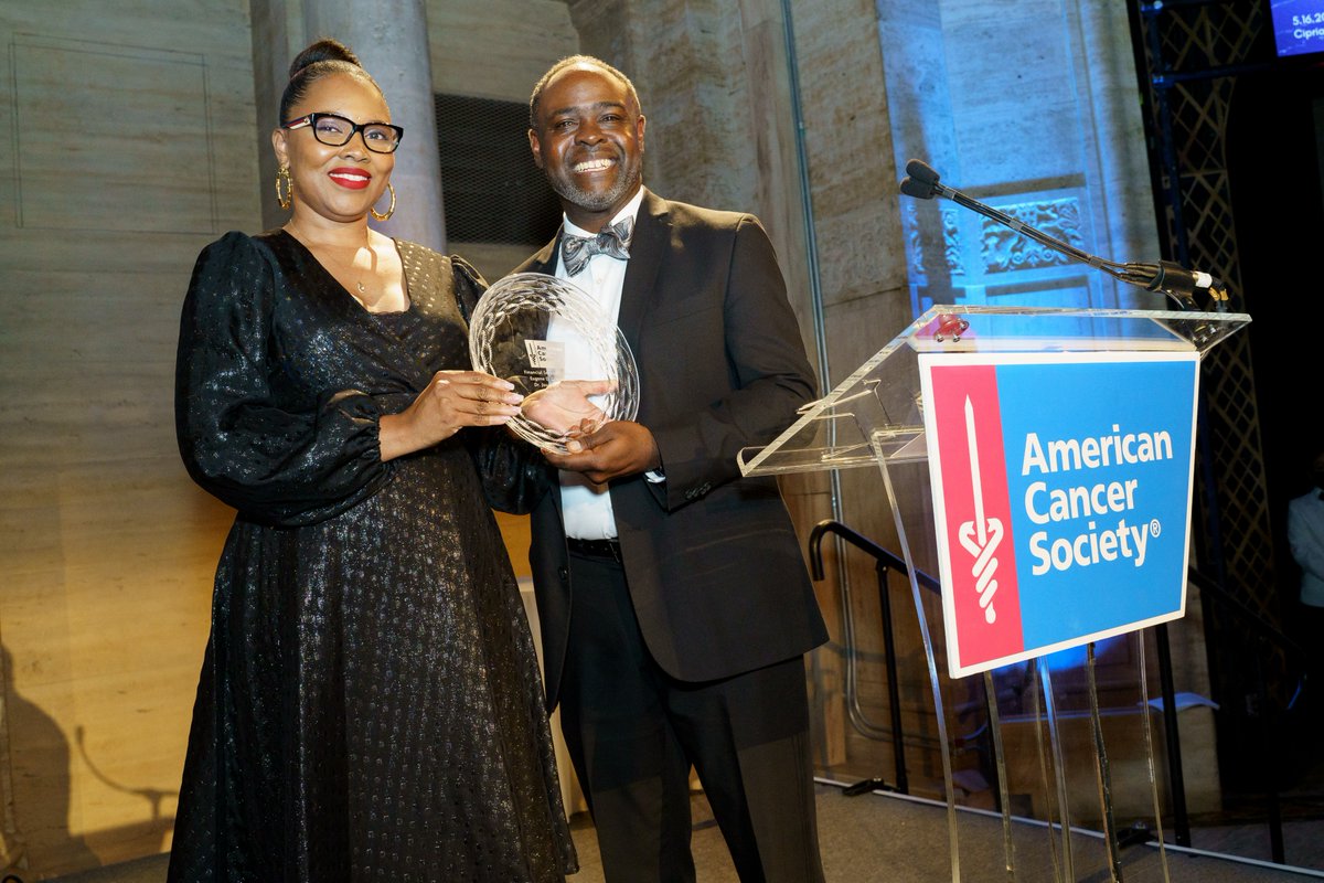 Perlmutter_CC's tweet photo. More moments from the @AmericanCancer Financial Services Cares Gala celebrating our Dr. Joseph Ravenell and his amazing work in addressing health disparities affecting communities of color. Congrats! 👏 @pophealthNYC @FinanceVSCancer @nyulangone 

📷: @ericvitalephoto https://t.co/OY5Ziq7gSS