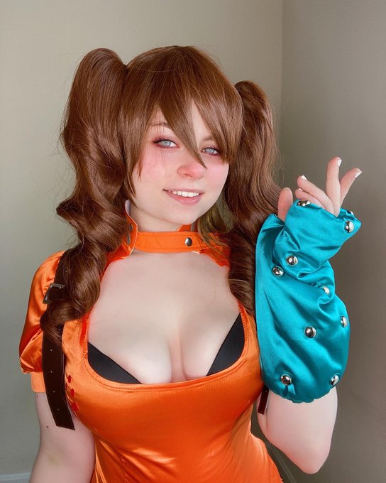 Watch MuscleMommyCosplays (🍑Linnea)'s leaked NSFW photo on TwXstars