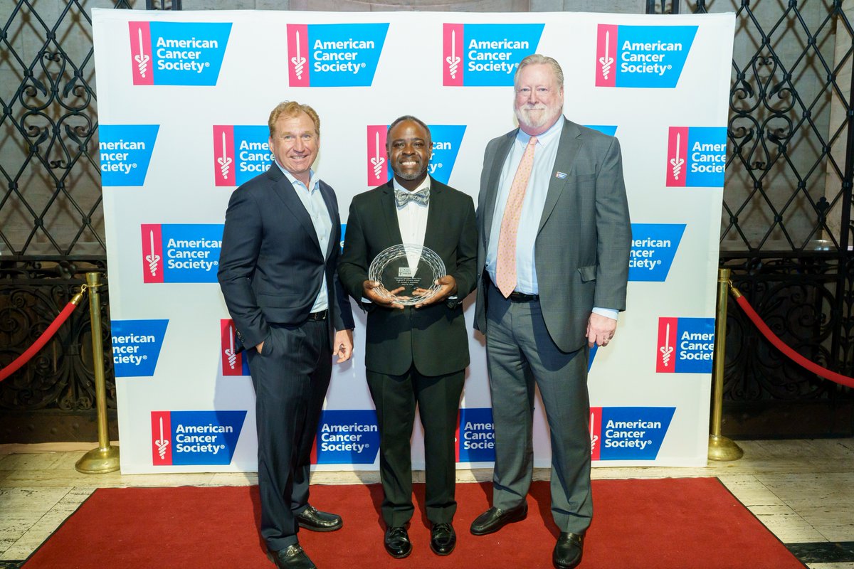 Perlmutter_CC's tweet photo. More moments from the @AmericanCancer Financial Services Cares Gala celebrating our Dr. Joseph Ravenell and his amazing work in addressing health disparities affecting communities of color. Congrats! 👏 @pophealthNYC @FinanceVSCancer @nyulangone 

📷: @ericvitalephoto https://t.co/OY5Ziq7gSS