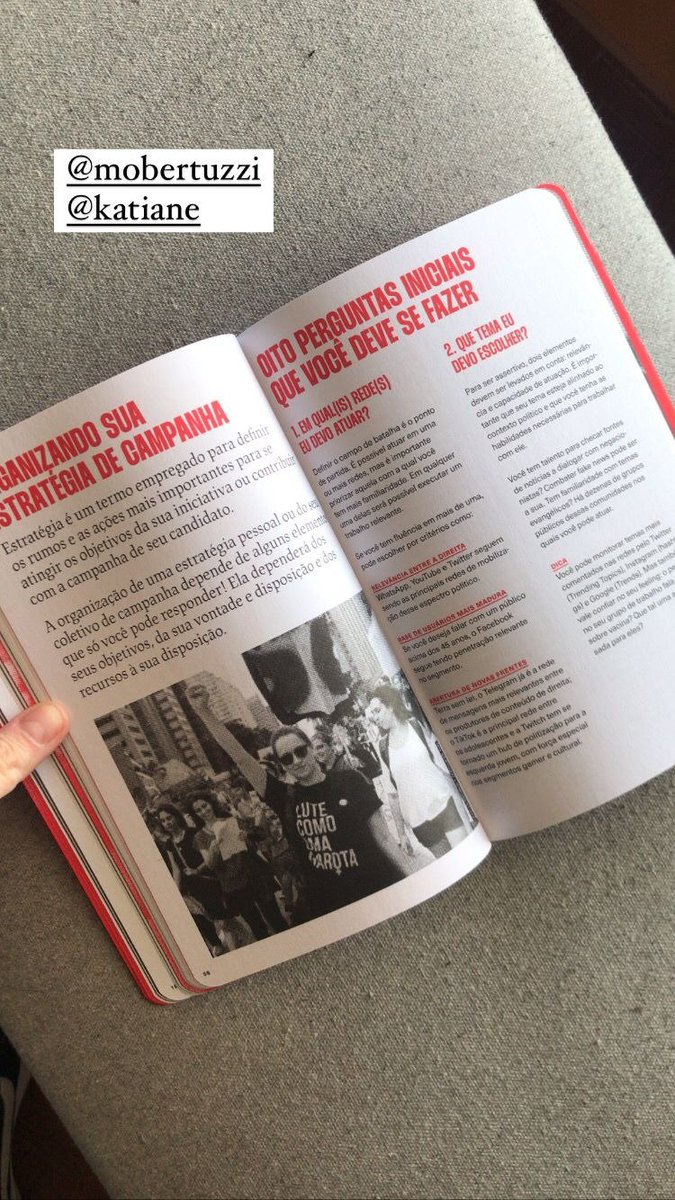 mateuspotumati's tweet photo. Amades, lançamos nesta 3ª este livro importante, sagaz e que modéstia à parte ficou lindo. Quem quiser conspirar contra o fascismo e o frio de SP com chope e calor humano é só chegar. 1 salve @editoraveneta @editorahedra @renato_rovai @samadeu pela coragem e iniciativa 👊💣🔥💥 https://t.co/UXvU0daisB