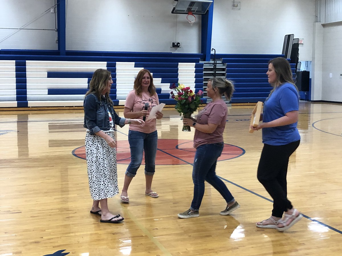 NEN2ndgrade's tweet photo. 25 years of teaching at NEN 😊 You will be missed by teachers, students, community members and parents. Thank you for everything! https://t.co/Esj5kZ1XID