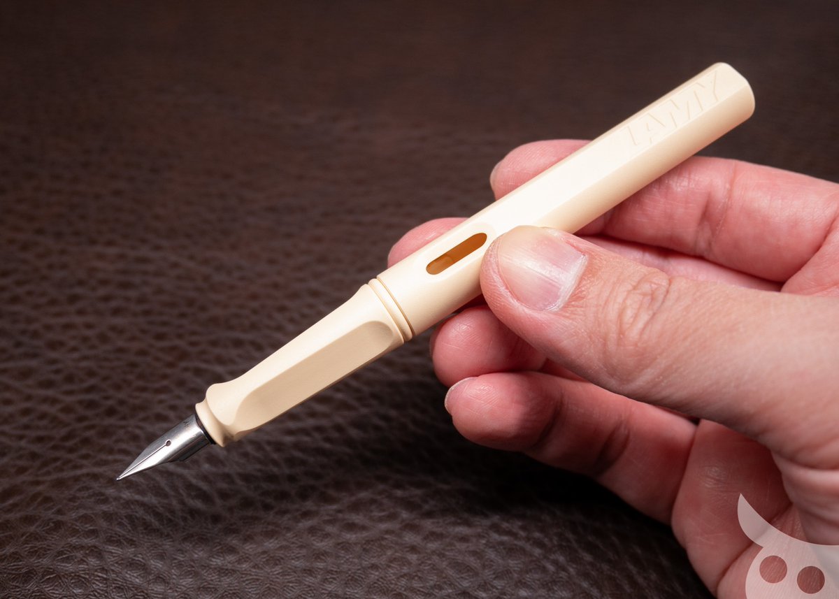 hackhq's tweet photo. [แจกของ! : Review : Lamy] หวานกว่าน้องนางก็สองด้ามนี้แหล่ะ! Lamy Safari Strawberry &amp; Cream Special Edition 2022 https://t.co/wDnZVMYCFo https://t.co/N2n4XfaQj8