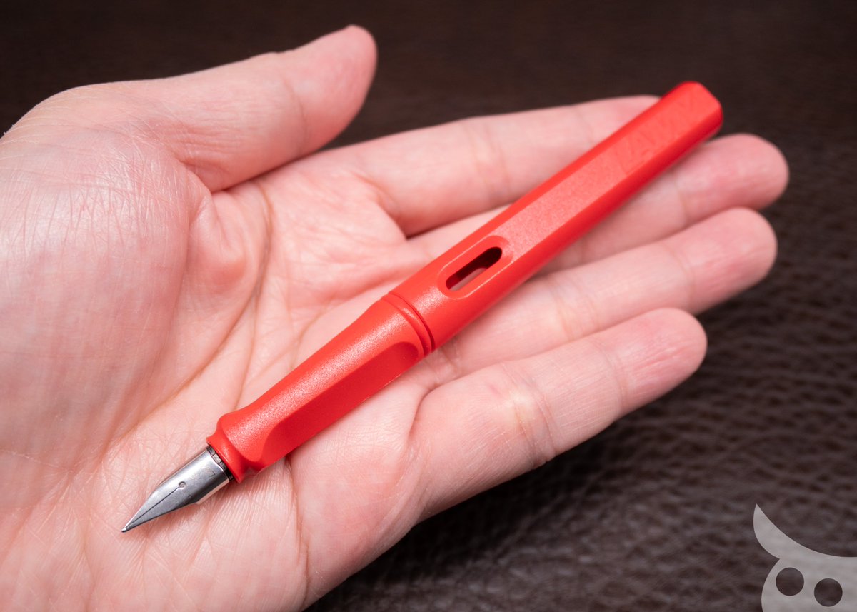 hackhq's tweet photo. [แจกของ! : Review : Lamy] หวานกว่าน้องนางก็สองด้ามนี้แหล่ะ! Lamy Safari Strawberry &amp; Cream Special Edition 2022 https://t.co/wDnZVMYCFo https://t.co/N2n4XfaQj8