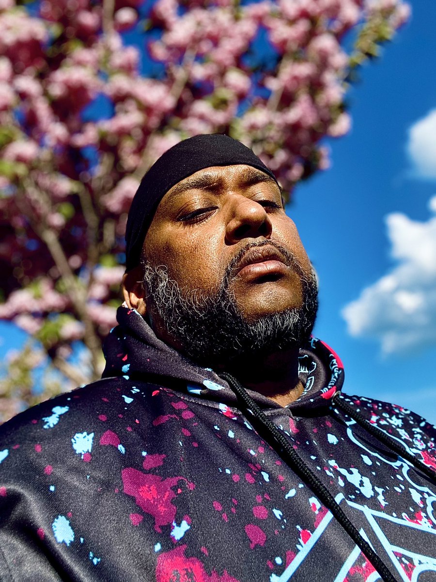 RajRayma1's tweet photo. Affiliated for life!! #indie #music #wheretheresamoketheresfire #customfits #tracksuit #couloursplash @smokeshopstudio https://t.co/ccDG011Msi