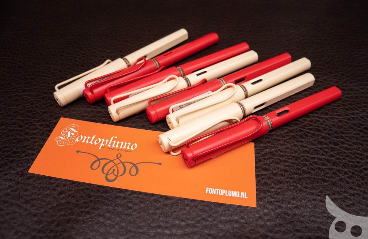 hackhq's tweet photo. [แจกของ! : Review : Lamy] หวานกว่าน้องนางก็สองด้ามนี้แหล่ะ! Lamy Safari Strawberry &amp; Cream Special Edition 2022 https://t.co/wDnZVMYCFo https://t.co/N2n4XfaQj8