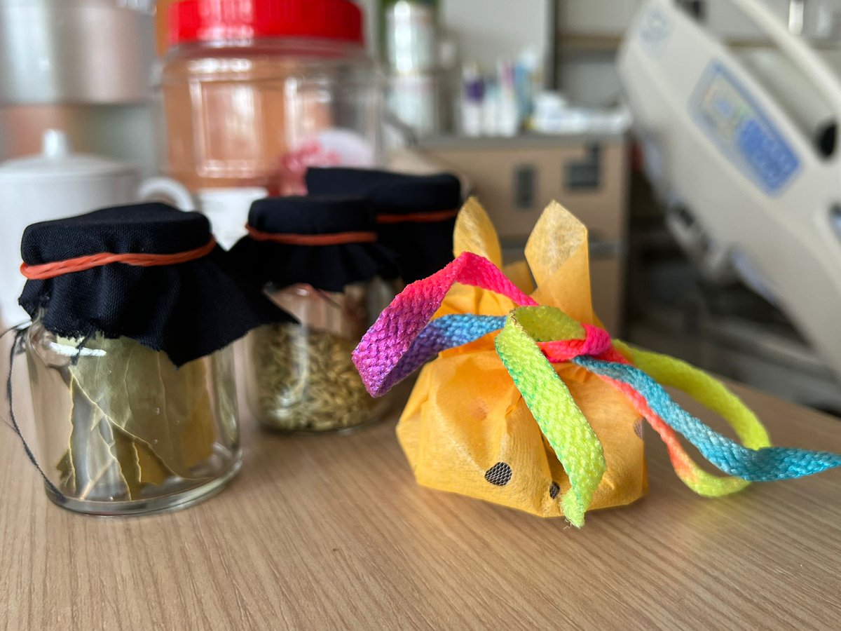 ptm_prabha's tweet photo. Spine of spices- a spice bag
Can be kept in drawers and rice containers to give a pleasant smell and it keeps bugs away too!
@ArtsAgeingNTU 
#artsageing #AG6309Wk12AY21T3 https://t.co/I7z1wZjWPt