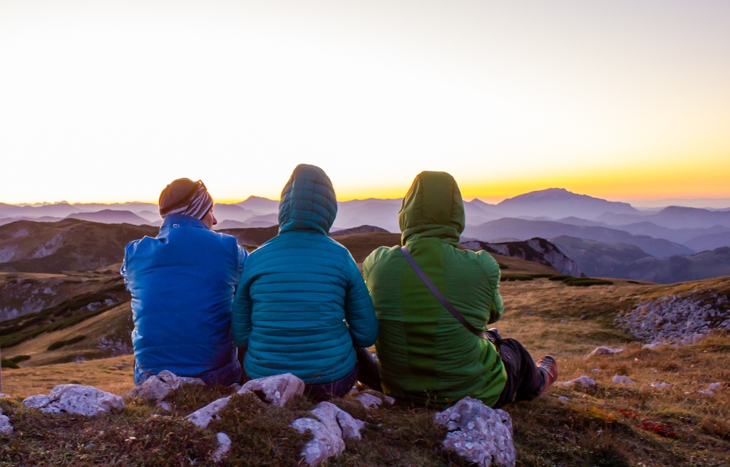 RootAdventures's tweet image. Deep friendship is one of the most common and impactful benefits that we see from our retreats.  But something extra special happens on our backpacking trips. A mysterious type of camaraderie that forms in challenging yourself in nature and sleeping under the stars with a group.