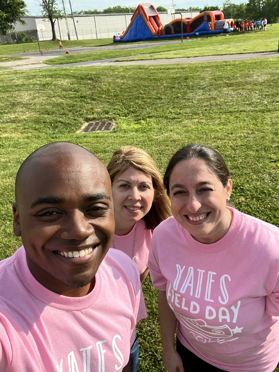 BRichburg78's tweet photo. Field Day @ Yates 2022💚💛. #TeamYates https://t.co/SjCIW3wMjG
