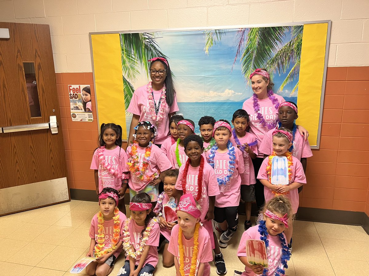 BRichburg78's tweet photo. Field Day @ Yates 2022💚💛. #TeamYates https://t.co/SjCIW3wMjG